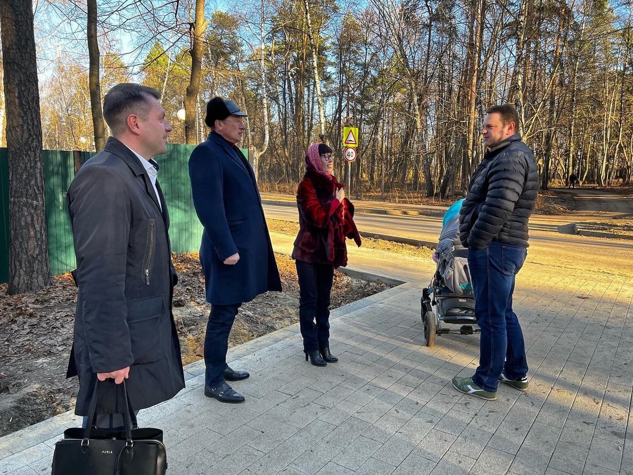 На игровой площадке в парке Томилино планируют добавить оборудование для  детей с ОВЗ | Администрация городского округа Люберцы Московской области